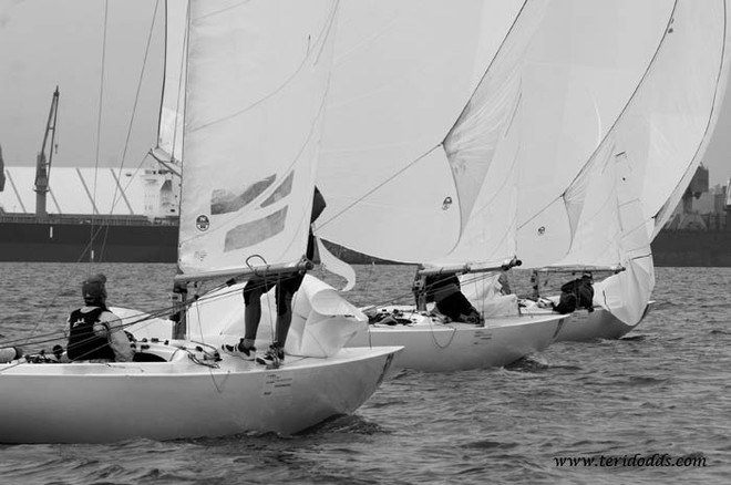 One Design trimming - Rex Gorell Prestige Etchells Australian Championships 2011 &copy; Teri Dodds http://www.teridodds.com